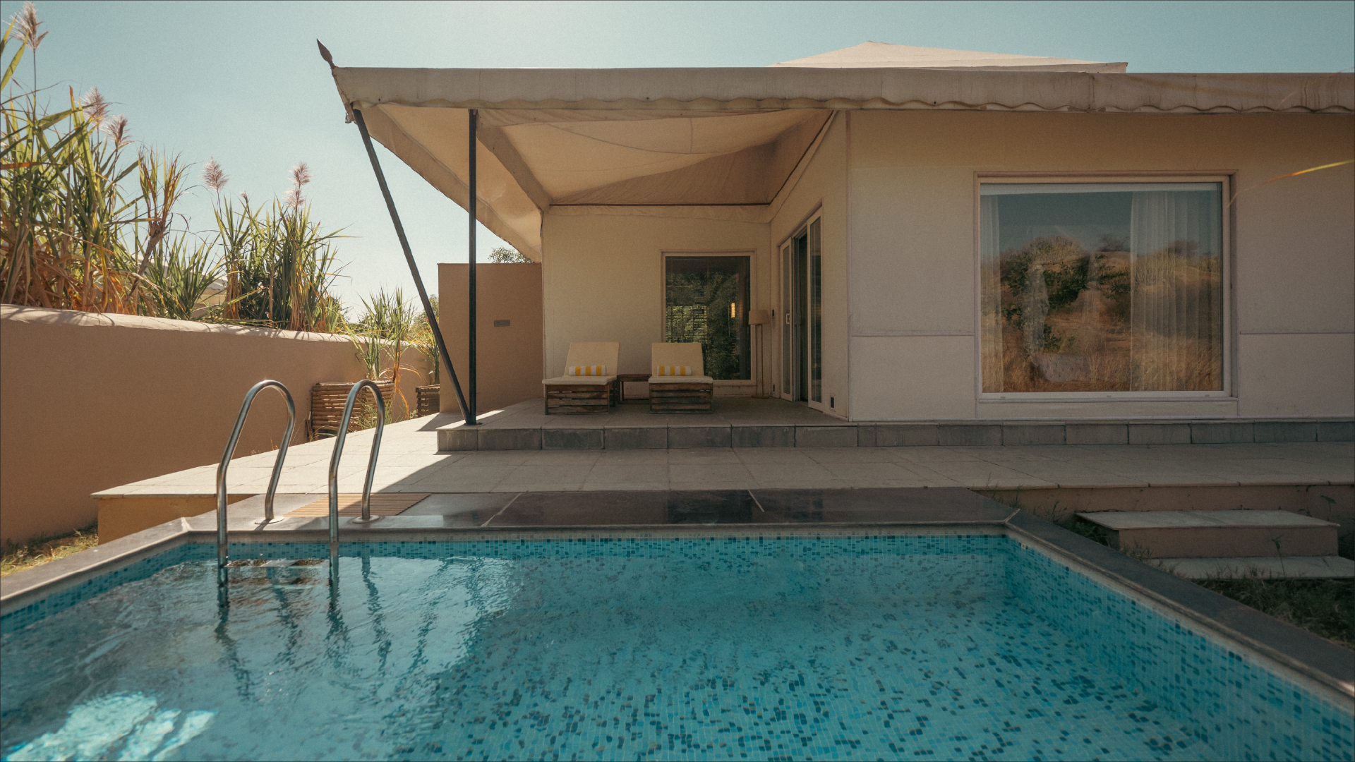 luxury_tent_with_Pool