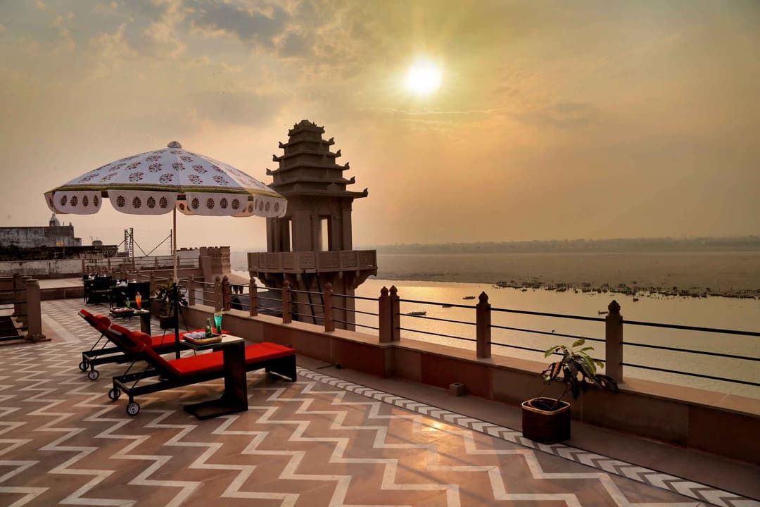 10 Reasons to Stay on the Ghats of Varanasi for an Authentic Experience 10 Reasons to Stay on the Ghats of Varanasi for an Authentic Experience